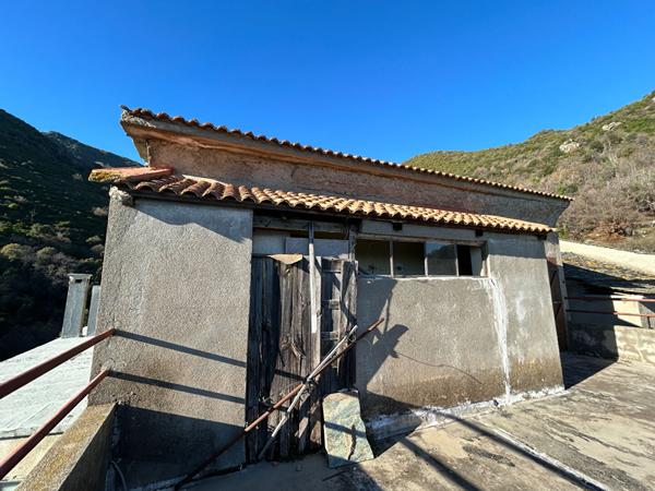 À vendre !Appartement (avec terrasse) 93 m² à rénover à Vignale, maison de village