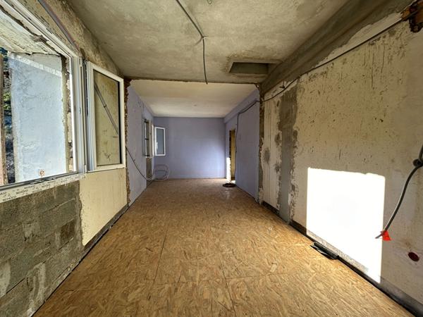 À vendre !Appartement (avec terrasse) 93 m² à rénover à Vignale, maison de village