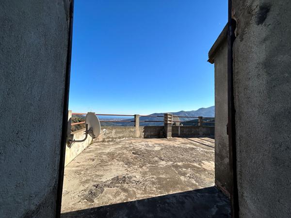 À vendre !Appartement (avec terrasse) 93 m² à rénover à Vignale, maison de village