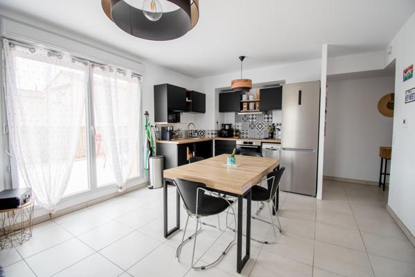Bel appartement T2 récent de 47m2 avec terrasse et parking