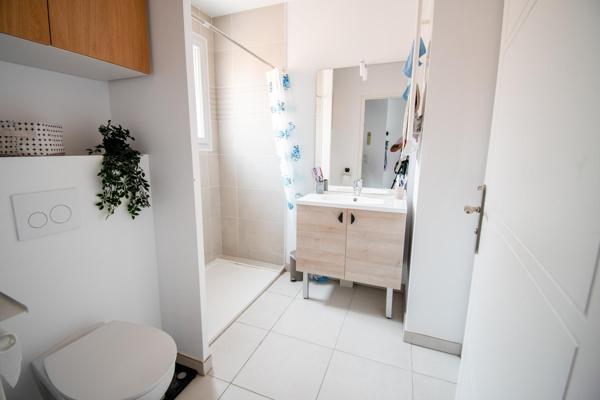 Bel appartement T2 récent de 47m2 avec terrasse et parking