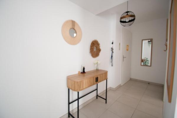 Bel appartement T2 récent de 47m2 avec terrasse et parking