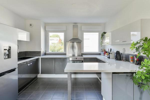Appartement T3 avec grand espace de vie et loggia