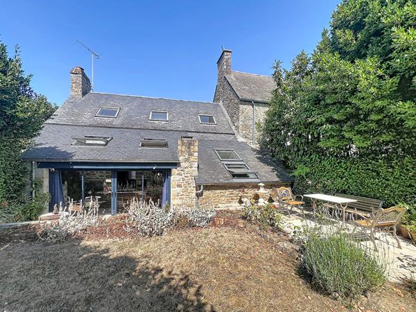 Maison en pierre rénovée, jardin clos et vie de plain-pied à Roz-sur-Couesnon Baie du Mt St Michel