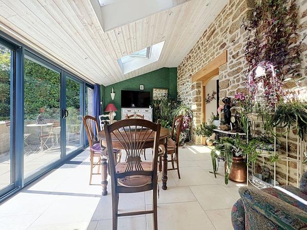 Maison en pierre rénovée, jardin clos et vie de plain-pied à Roz-sur-Couesnon Baie du Mt St Michel