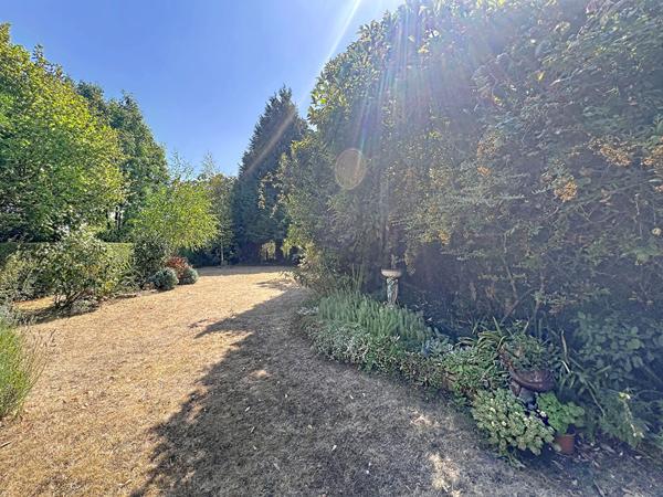 Maison en pierre rénovée, jardin clos et vie de plain-pied à Roz-sur-Couesnon Baie du Mt St Michel