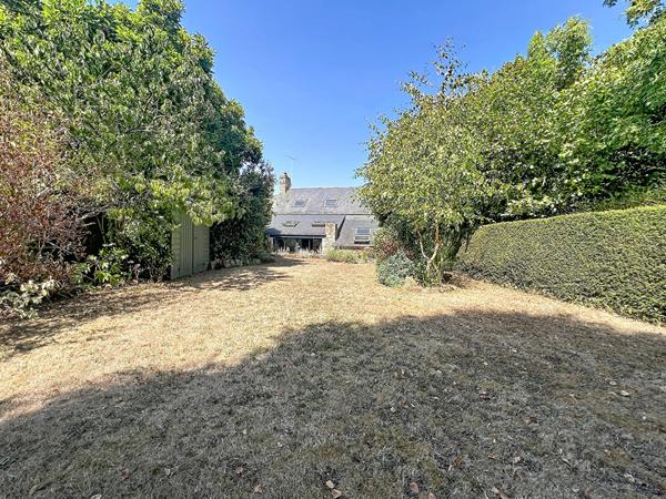 Maison en pierre rénovée, jardin clos et vie de plain-pied à Roz-sur-Couesnon Baie du Mt St Michel