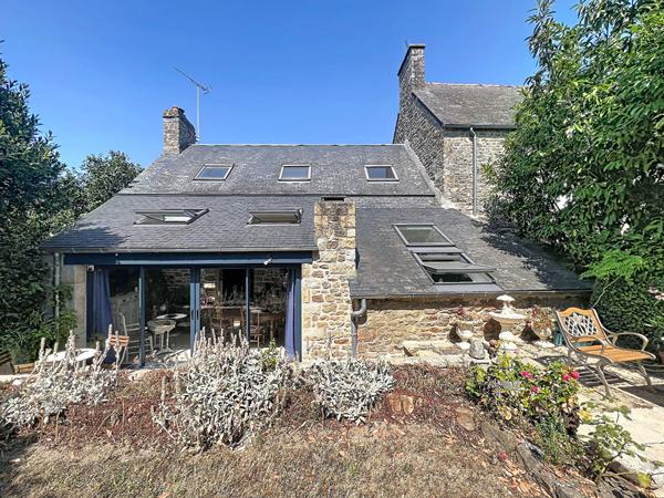 Maison en pierre rénovée, jardin clos et vie de plain-pied à Roz-sur-Couesnon Baie du Mt St Michel