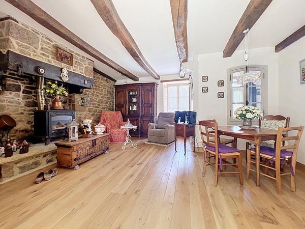 Maison en pierre rénovée, jardin clos et vie de plain-pied à Roz-sur-Couesnon Baie du Mt St Michel