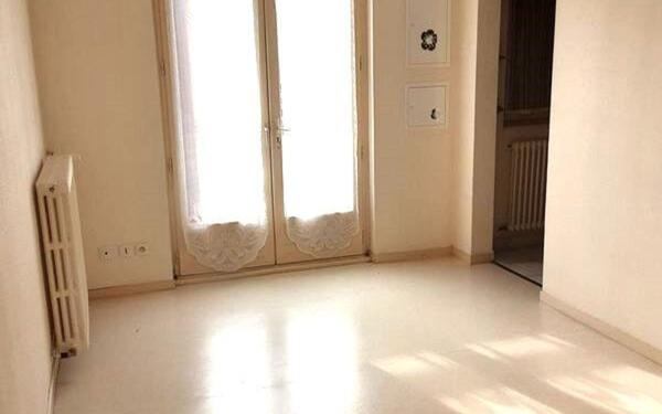 Appartement à louer    1 pièce • 42,70 m2 Marcillac-Vallon