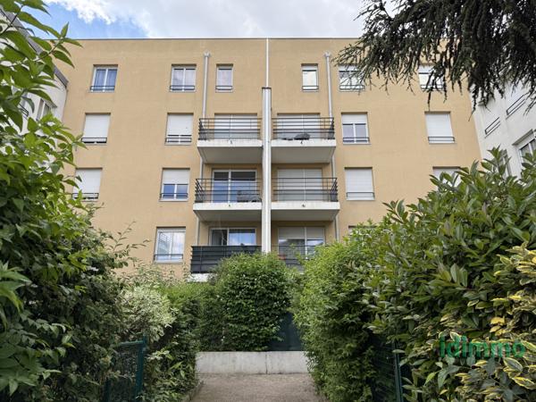 Limite Lyon 8 T4 dernier étage avec Terrasse Parking fermé et cave Lyon (69008)