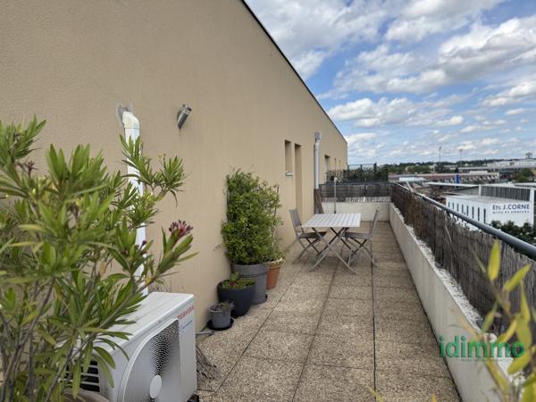 Limite Lyon 8 T4 dernier étage avec Terrasse Parking fermé et cave Lyon (69008)