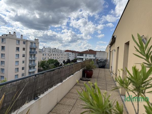Limite Lyon 8 T4 dernier étage avec Terrasse Parking fermé et cave Lyon (69008)
