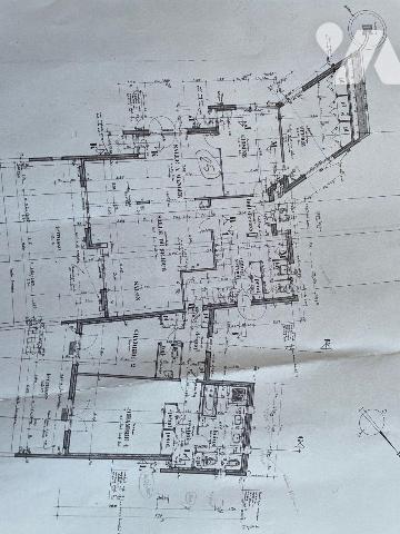 Maison a l'architecture emblématique d'une époque (1975).
L'étude Notarial a le plaisir de vou...