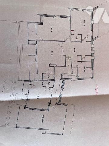 Maison a l'architecture emblématique d'une époque (1975).
L'étude Notarial a le plaisir de vou...
