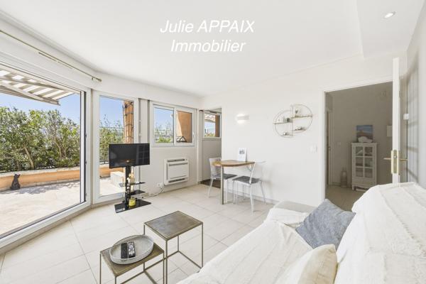 STUDIO VUE MER AVEC GRANDE TERRASSE ET GARAGE