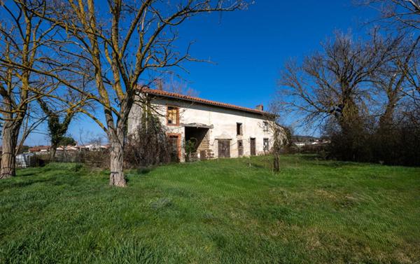 Corps de ferme sur 7600 m2 de terrain