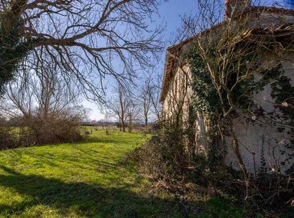 Corps de ferme sur 7600 m2 de terrain