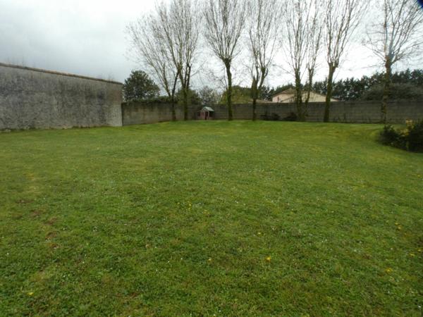 Maison à vendre    4 pièces •  Échiré