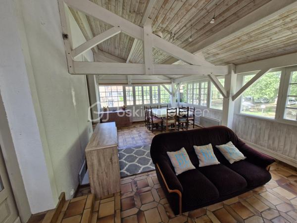 Venez découvrir cette charmante maison d'environ 121m2 sur son terrain clos de 147m2 dans un environnement calme à Bergerac
Elle se compose au rez-de-chaussée d'une entrée donnant accès en face à un dégagement et à votre gauche à un espace détente puis une cuisine aménagée et équipée, puis un grand et lumineux salon/salle à manger de 29m2 avec insert et climatisation réversible suivi d'une salle d'eau, d'un WC séparé et un garage de 11m2.
A l'étage, vous disposerez de trois chambres ainsi qu'une salle de bain et un WC séparé.
Pour la partie extérieure, la terrasse permet de passer des moments ou repas conviviaux dans un environnement calme.
Le bien se situe à Bergerac à 5min de ses commerces.
Le système de chauffage est électrique.
L'assainissement se fait par le tout à l'égout.
Ce qu'on aime : le double vitrage, le jardin clos, l'environnement calme, le garage, proche des commodités, les trois chambres, pas de travaux à prévoir, la climatisation réversible....
Disponible pour votre projet immobilier, je m'adapte à votre agenda pour visiter...