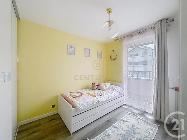 Appartement F4 à vendre  4 pièces - 76,74 m 2   NEUILLY SUR MARNE  - 93