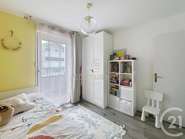 Appartement F4 à vendre  4 pièces - 76,74 m 2   NEUILLY SUR MARNE  - 93
