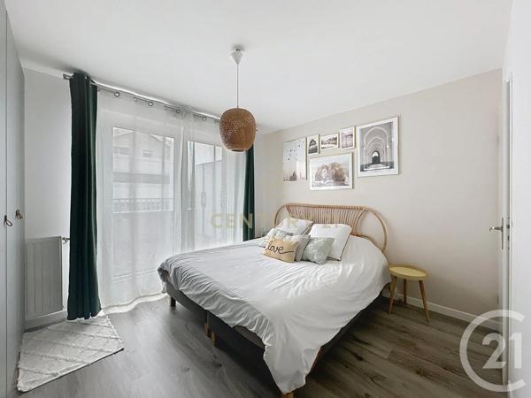 Appartement F4 à vendre  4 pièces - 76,74 m 2   NEUILLY SUR MARNE  - 93