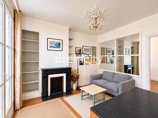 Appartement
         2 pièces
        - 25 m² 285 000 € *