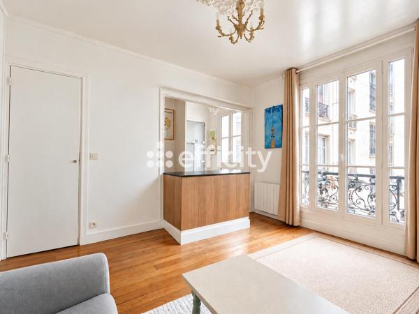 Appartement
         2 pièces
        - 25 m² 285 000 € *