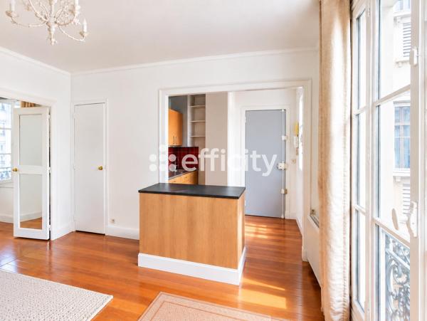 Appartement
         2 pièces
        - 25 m² 285 000 € *