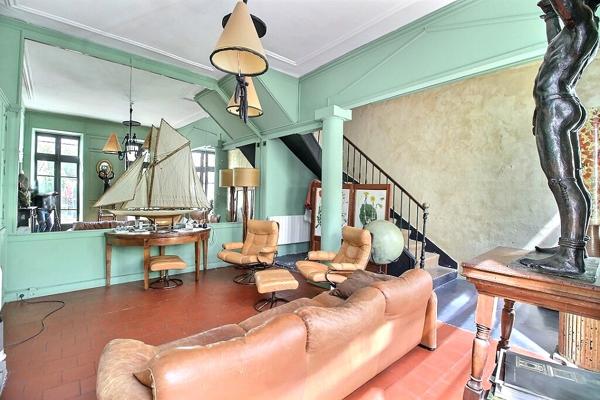 Marseille 13006- RUE PARADIS -cession de bail- local plus appartement/bureaux -jardin .