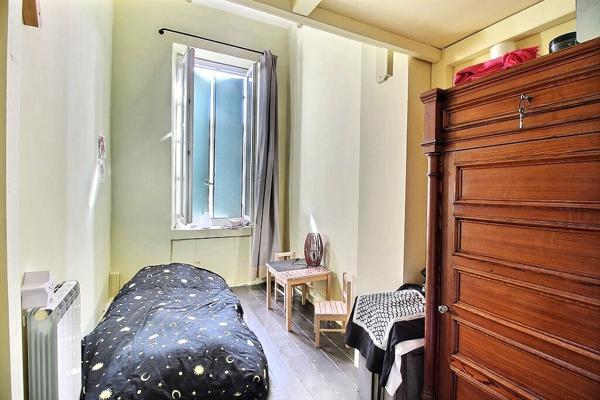 Marseille 13006- RUE PARADIS -cession de bail- local plus appartement/bureaux -jardin .