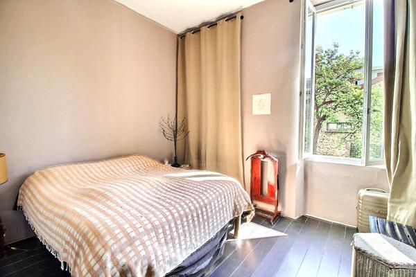 Marseille 13006- RUE PARADIS -cession de bail- local plus appartement/bureaux -jardin .