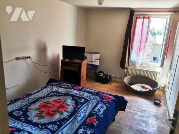 BELLOU EN HOULME: Maison de village 4 chambres, garage terrain 619 m²