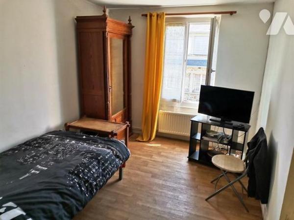 BELLOU EN HOULME: Maison de village 4 chambres, garage terrain 619 m²