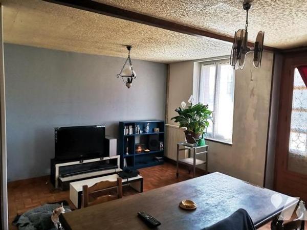 BELLOU EN HOULME: Maison de village 4 chambres, garage terrain 619 m²