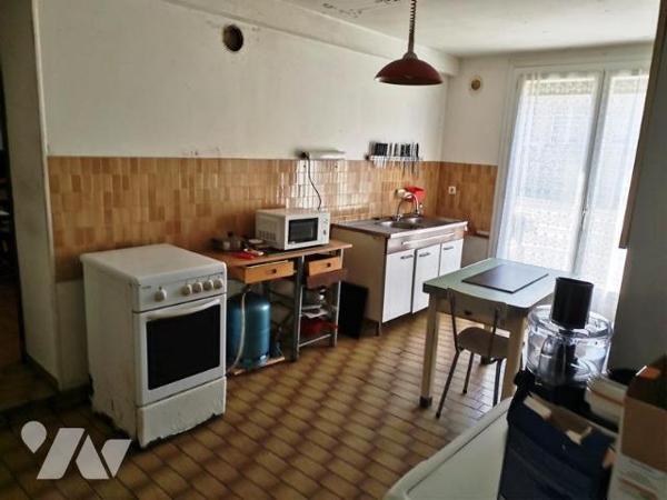 BELLOU EN HOULME: Maison de village 4 chambres, garage terrain 619 m²