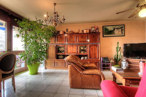 Appartement Chambéry 4 pièces 90 m2 avec balcon, Place de Parking et Double Cave