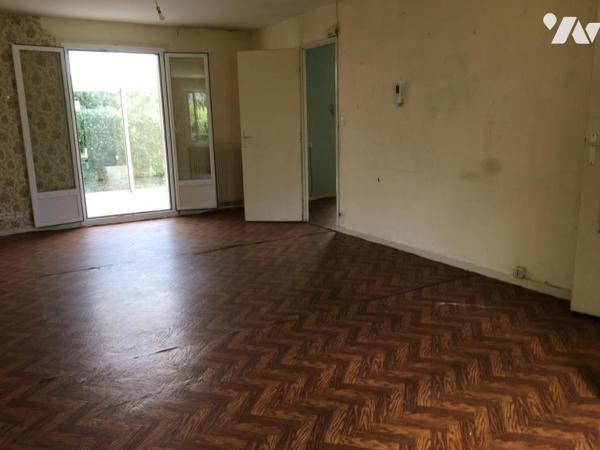 MAISON D'HABITATION A RESTAURER AVEC GARAGE ET JARDIN PROCHE ÉCOLES ET COLLEGE