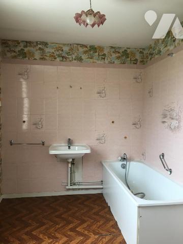 MAISON D'HABITATION A RESTAURER AVEC GARAGE ET JARDIN PROCHE ÉCOLES ET COLLEGE