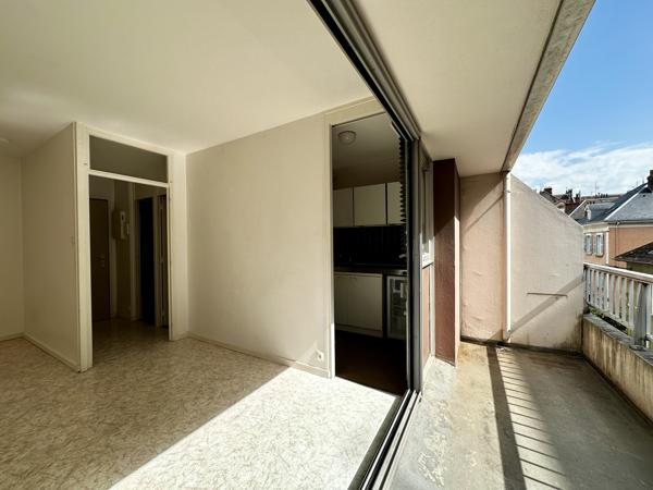 STUDIO AVEC JOLIE TERRASSE