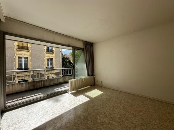 STUDIO AVEC JOLIE TERRASSE
