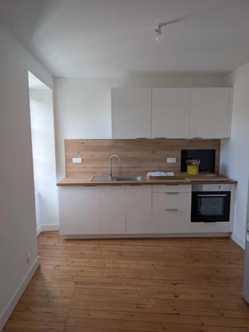 Appartement remis à neuf à louer 2 pièces dont 1 chambre.  47 m²  FONTENAY LE COMTE (85)
