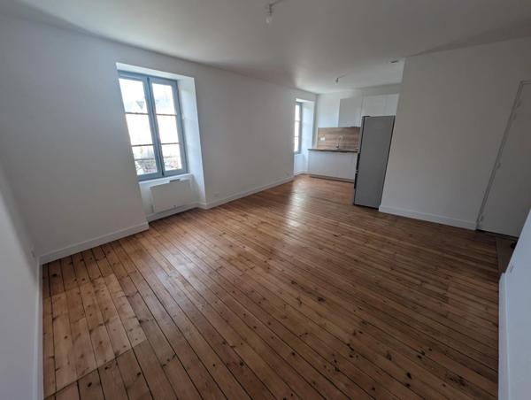 Appartement remis à neuf à louer 2 pièces dont 1 chambre.  47 m²  FONTENAY LE COMTE (85)