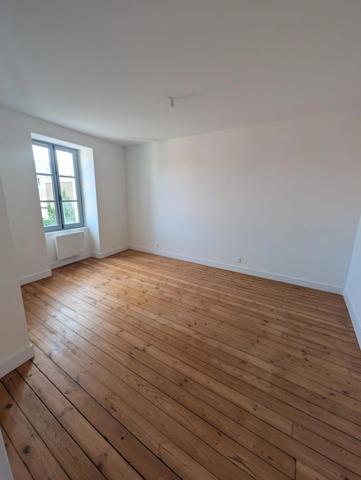 Appartement remis à neuf à louer 2 pièces dont 1 chambre.  47 m²  FONTENAY LE COMTE (85)