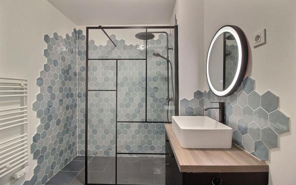 Appartement à vendre    3 pièces • 61 m2 Marseille 2