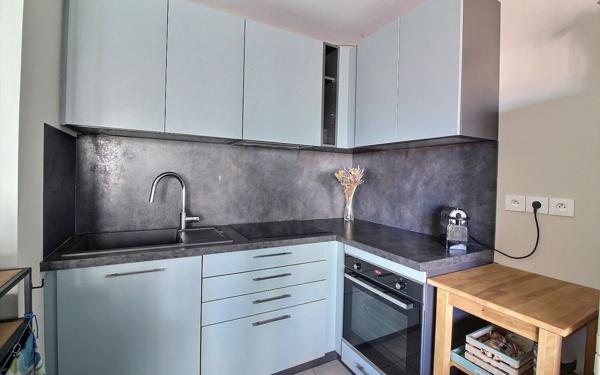 Appartement à vendre    3 pièces • 61 m2 Marseille 2