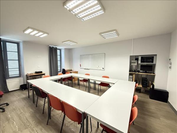 Immeuble à vendre 202 350 € Barbezieux-Saint-Hilaire 231 m² DPE C