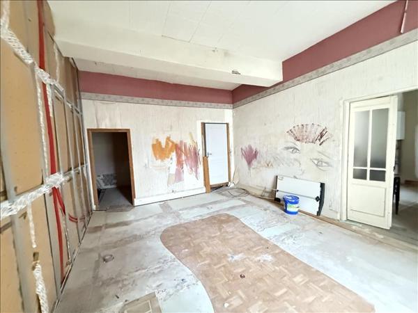 Immeuble à vendre 202 350 € Barbezieux-Saint-Hilaire 231 m² DPE C