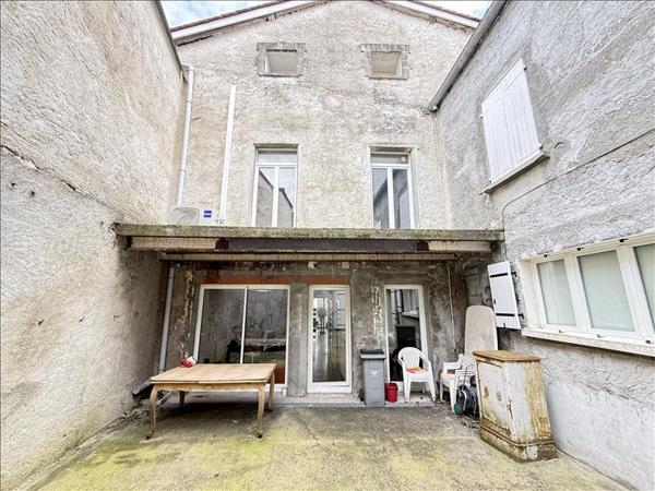 Immeuble à vendre 202 350 € Barbezieux-Saint-Hilaire 231 m² DPE C